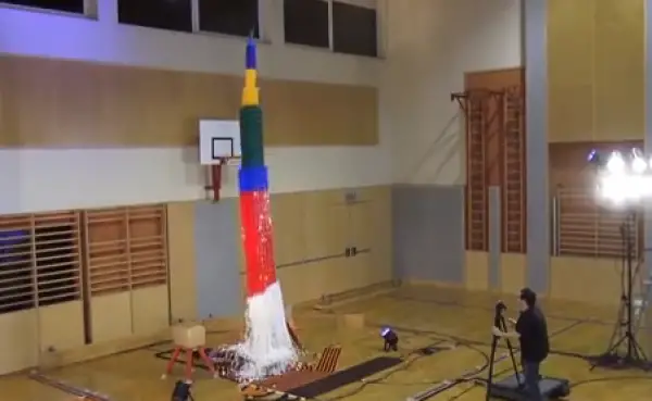 100,000 Domino pieces were used to make the world's tallest Domino structure