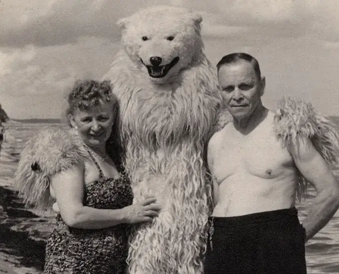 German-Couple-Posing-With-A-Polar-Bear