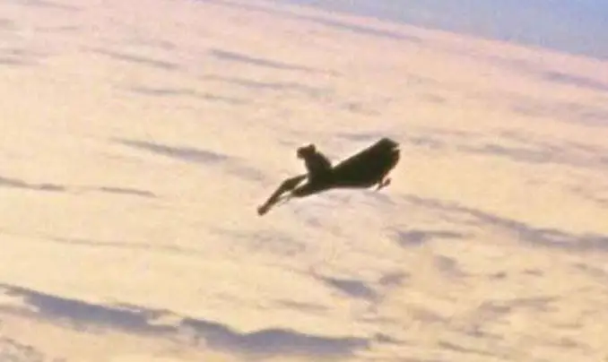 The mysterious Black Knight spaceship - 10 Mysterious Photos Taken In Space