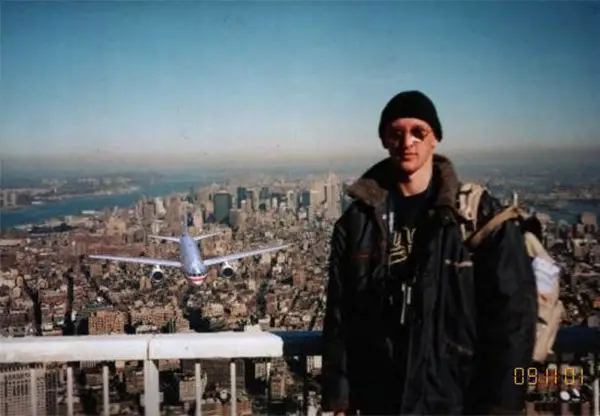 This Tourist Guy photos turned out to be a hoax