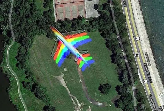 A multicoloured plane flying seen on Google Earth.