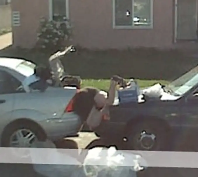 A lady stuck between two cars seen on Google maps.