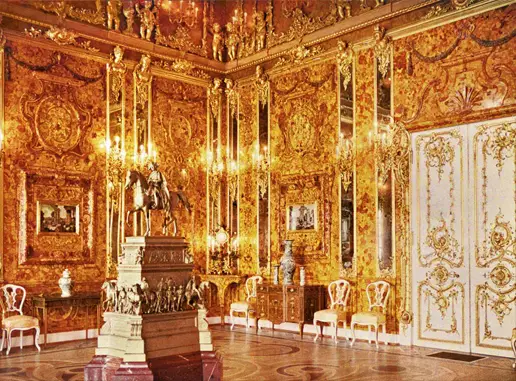 The Amber Room is a lost treasure that could still be found today!