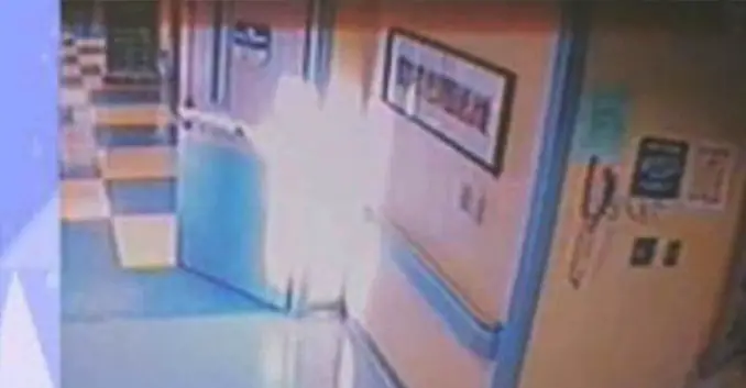  Angel photographed in hospital- 10 Real Angels Caught on Tape Performing Miracles