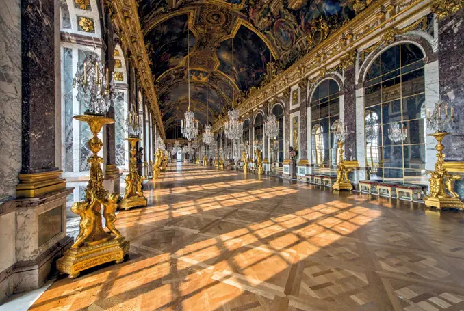 Professors Anne Moberly and Eleanor Jourdain see Mary Antoinette at The Palace of Versailles in 1901 - 10 REAL Cases Of Time Travel That Cannot Be Explained