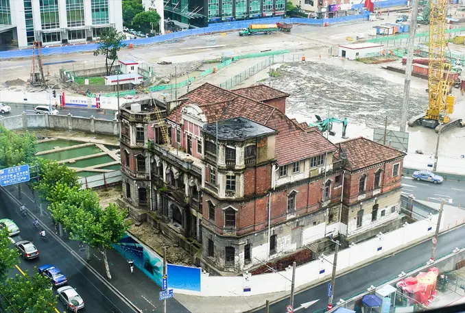 The Qiu Brothers Mansion is plagued by ghosts and is one of the most haunted places in China