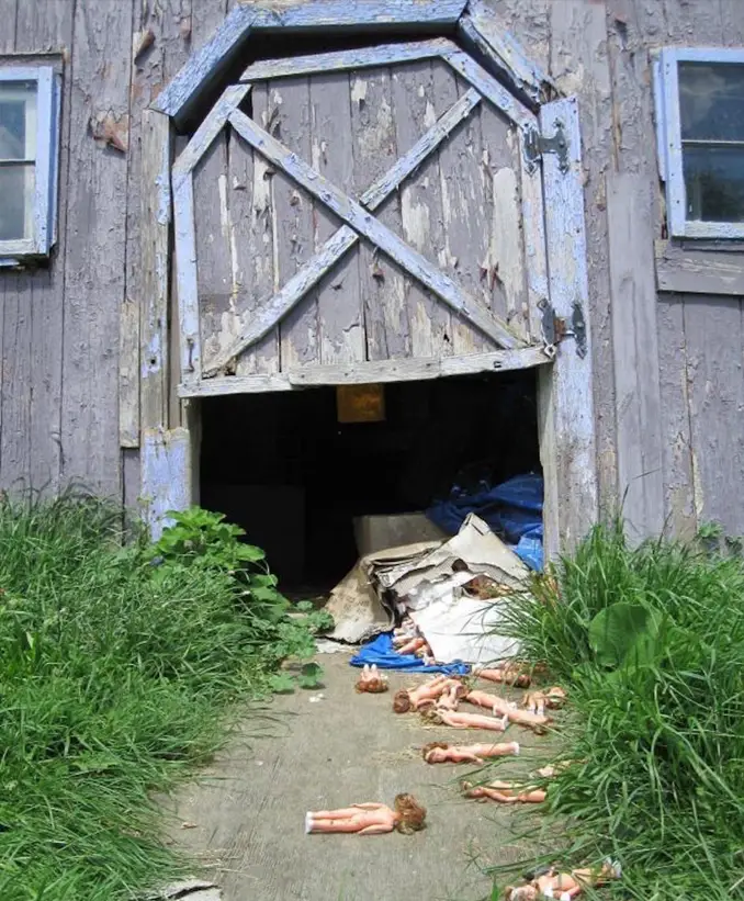 Hundreds of Naked Dolls Found at Abandoned Petting Zoo - 10 Creepiest Things Discovered in Abandoned Buildings