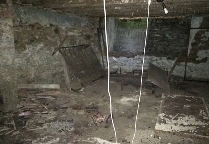 Creepy secret room discovered under a house in Australia - 10 Creepiest Secret Rooms Ever Discovered