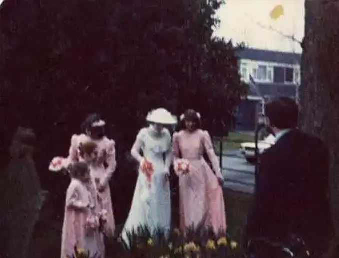 Ghost photographed with wedding party - 10 Scary Ghost Photos That No One Can Explain