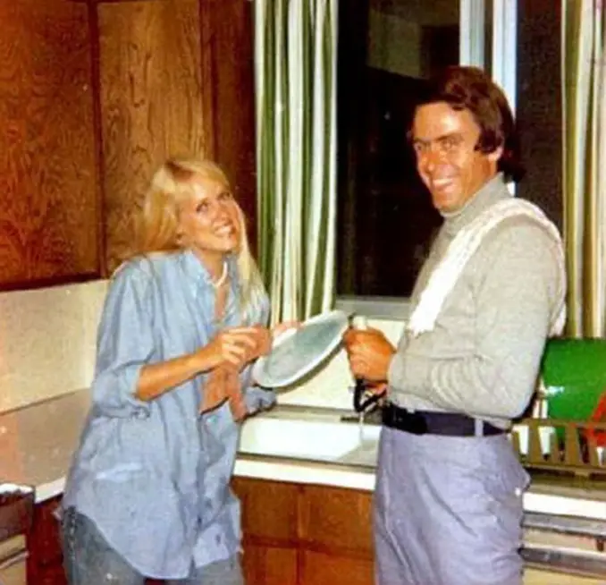 Ted Bundy doing the dishes - These Real Photos Have Very Disturbing Backstories