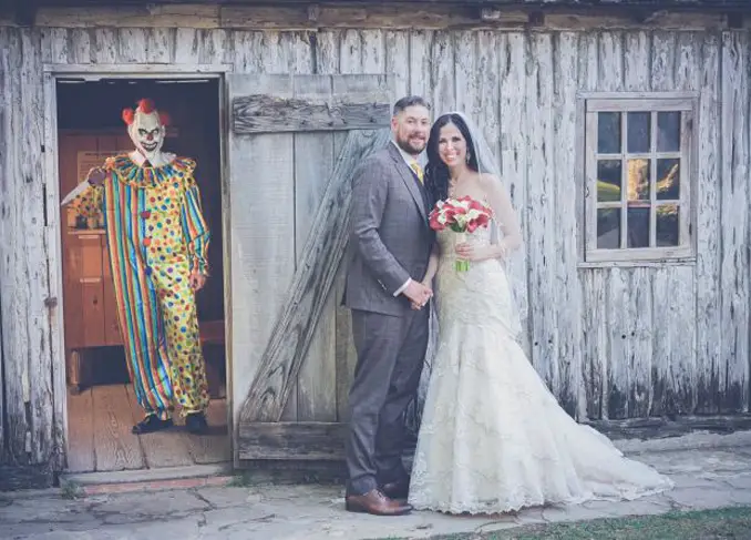 Clown appears in creepy wedding photos