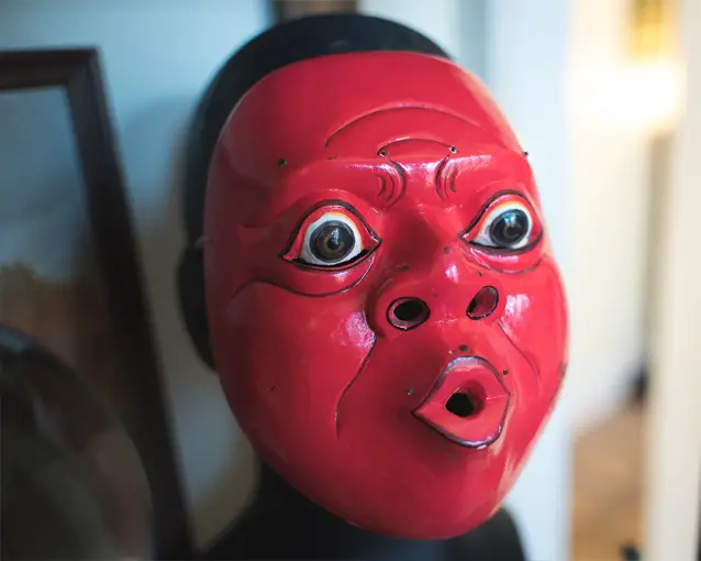 The fetid face, a cursed mask