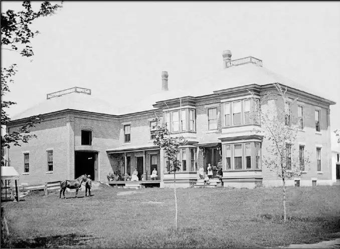 Haunted AirBnbs - Weld Street Inn